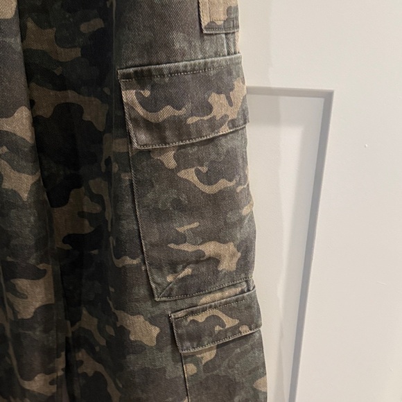Camo Wide Leg Cargo Jeans - Picture 4 of 8
